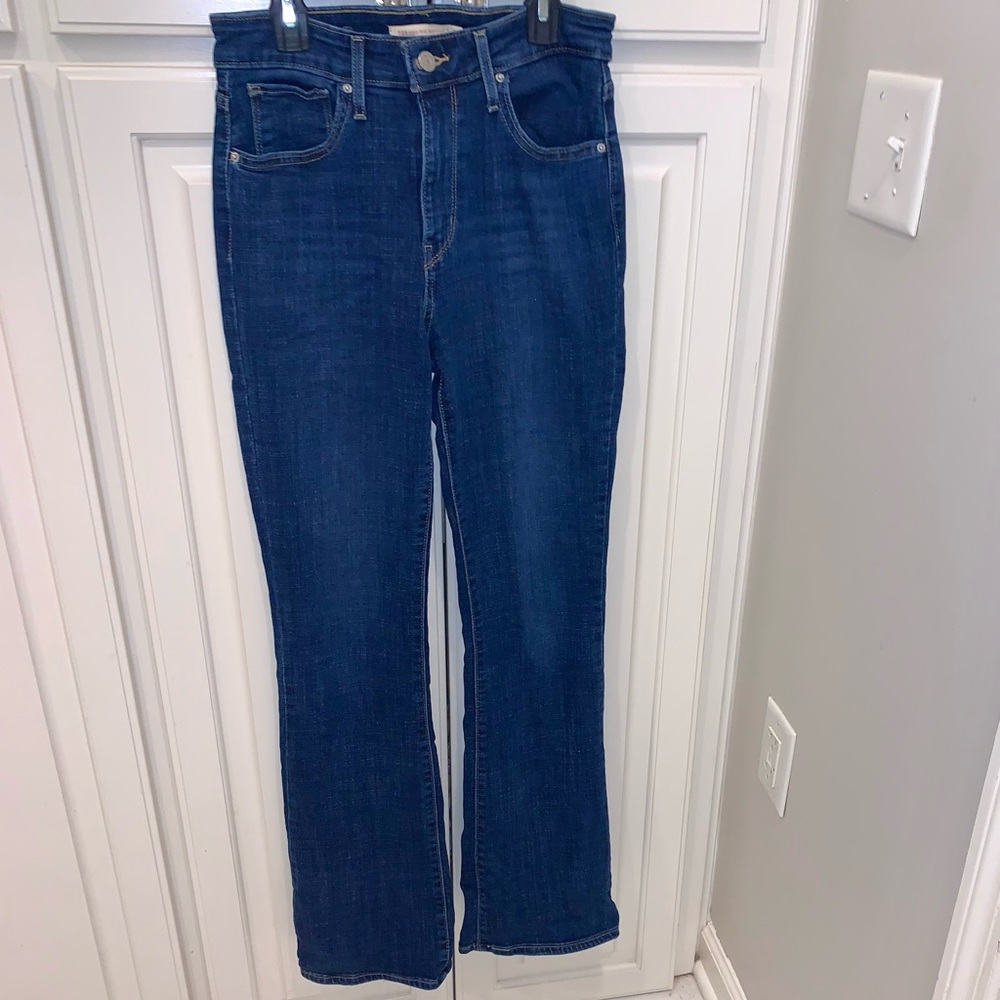 Levi’s 725 High Rise Bootcut Jeans🦋